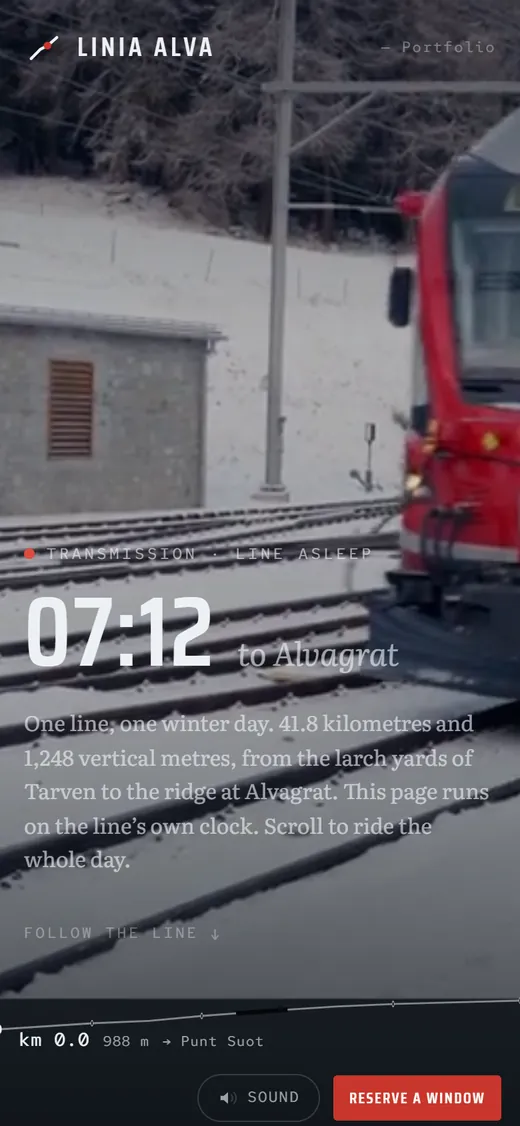 Linia Alva on a phone: the red train in snow and the line's own clock, 07:12 to Alvagrat.